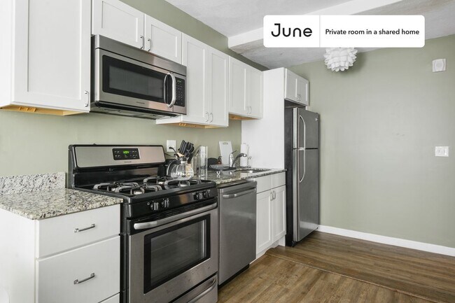 Room in Shared 3 bed/1 bath home in North End