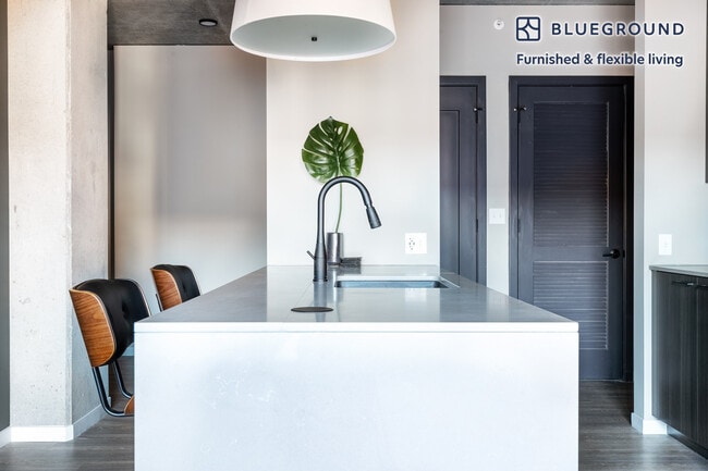 Photo - 939 W Washington Blvd Unit FL5-ID289