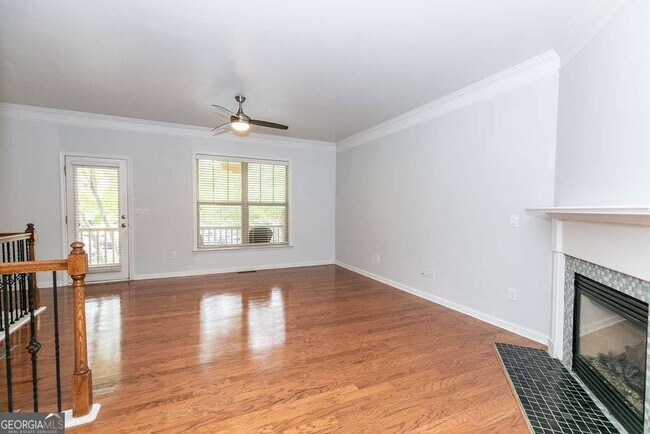 Photo - 827 Charles Bank Ave SE