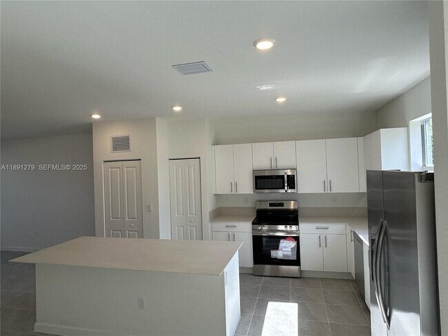 Photo - 111 SE 11th St