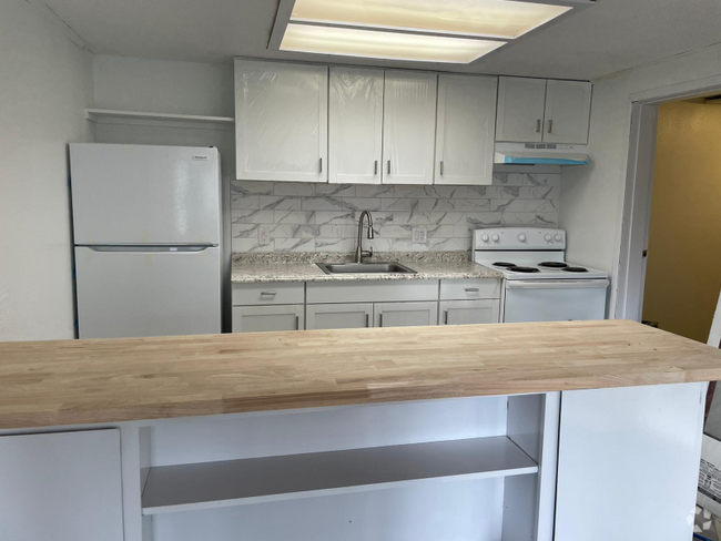 Building Photo - 33305 Ryan Dr Unit 107 Rental