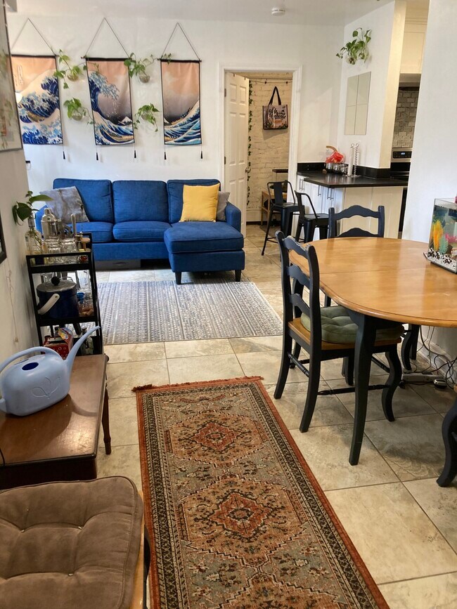 Photo - 133 Chiswick Rd Unit B