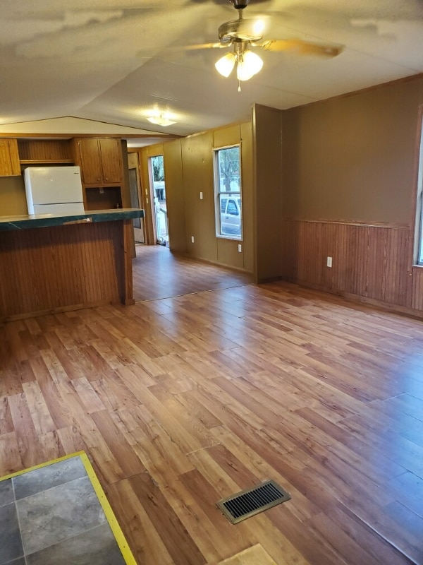 Photo - 415 Mooney St