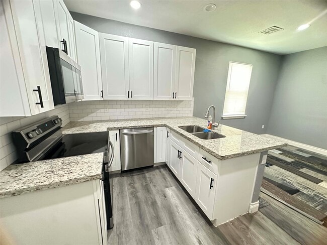 Photo - 6706 Avenue C
