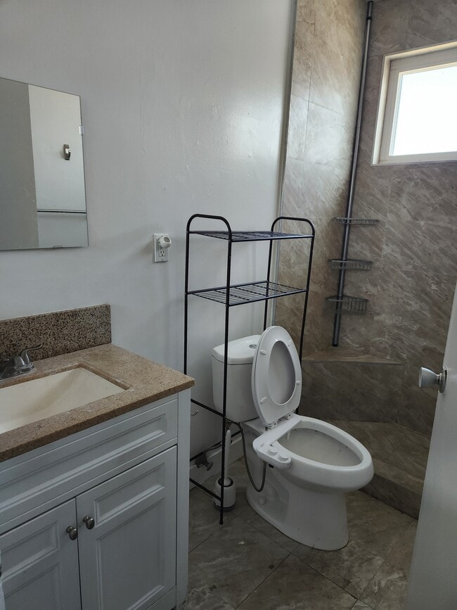 Photo - 210 N Cordova St