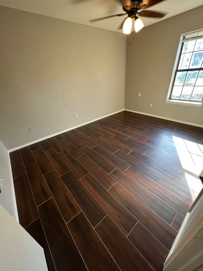 Building Photo - 3 Bed 1.5 Bath Total Electric House, With 1 Car Garage. Yard Care Included.