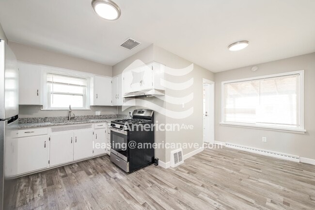 Photo - 2170 Parkview Pl