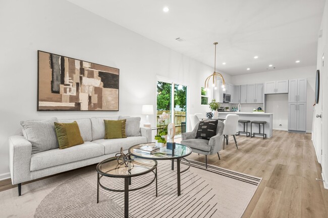 Photo - 1223 Oakland Dr SW