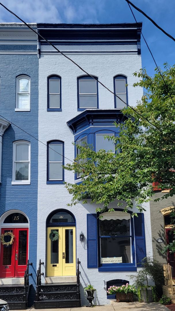 Building Photo - Beautiful Downtown Apartment for Rent! Unit #3