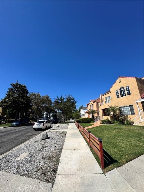 1046 S Citrus Ave