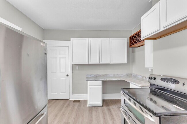 Photo - "2 Bedroom Duplex w/Built in Wine Rack!?! Whaaat?!?!" Unit 1 Down