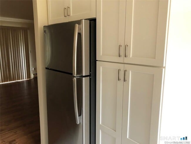 Photo - 32 Bouton St E