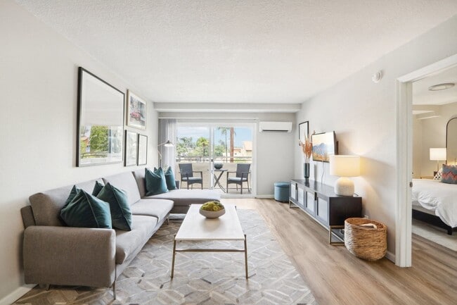 San Regis Apartments