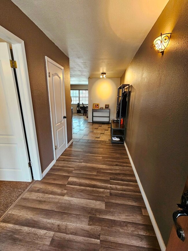 Photo - Beautiful 4 Bedroom / 2 Bath Large Home with Refrigerated Air