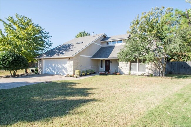Building Photo - 4 Bed | 3 Bath in Central Tulsa!