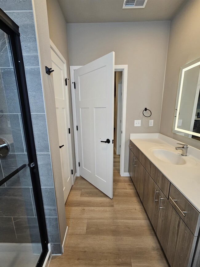 Photo - 5604 Schroeder Rd Unit 101