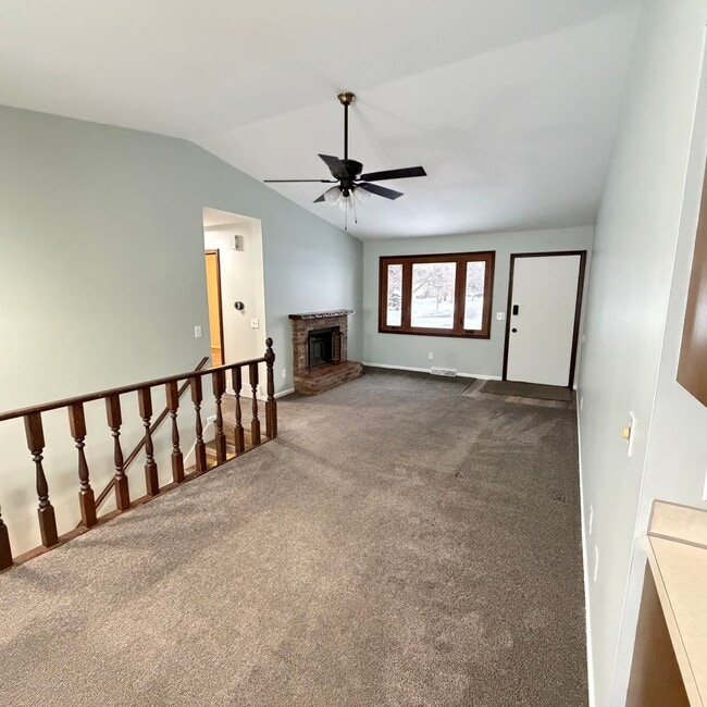 Photo - Rockford Schools! 3 Bedroom Duplex Unit 6670 Pleasantivew St. NE