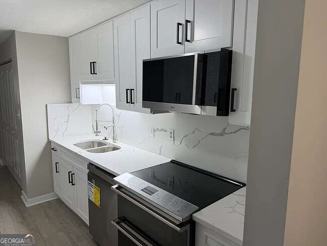 Building Photo - 418 Engle Dr