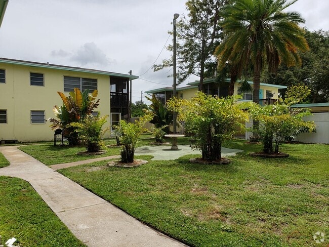 Building Photo - P234 - Lynd #10 Unit P234 - Lynd #10 - 5618 Gulfport Blvd Rental