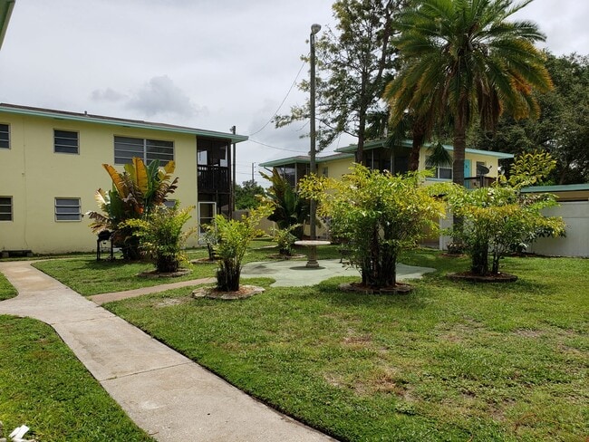 P234 - Lynd #10 - P234 - Lynd #10 Apartment Unit P234 - Lynd #10 - 5618 Gulfport Blvd