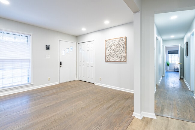 Photo - 804 Vestavia Pl SE