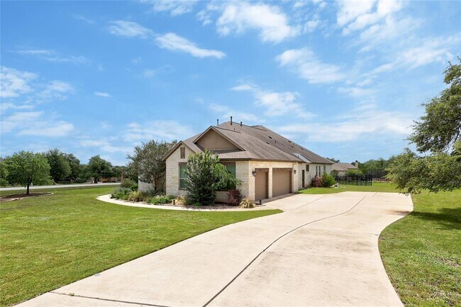 900 Hawthorne Loop