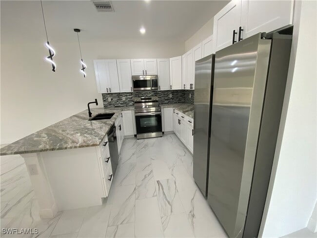 Building Photo - 5444 Billings St