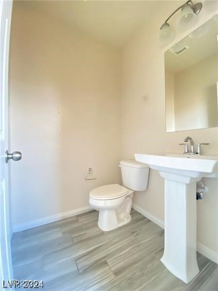 Photo - 6402 Dollis Hill St