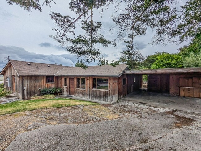 Photo - Rustic 3 bed 2 bath Mission Beach cabin home w/ Tulalip Bay views!