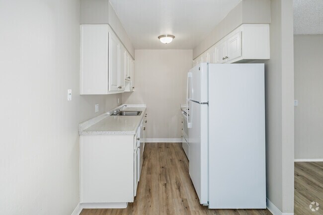 1BR, 1BA - 708SF - Kitchen copy