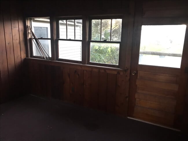 Photo - 566 E Sebewaing St