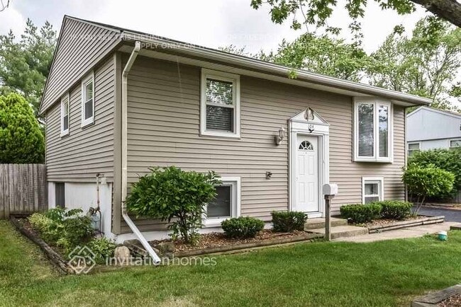 104 N Elm Ln