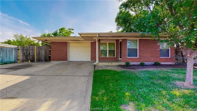 Photo - 2104 Elmwood Dr