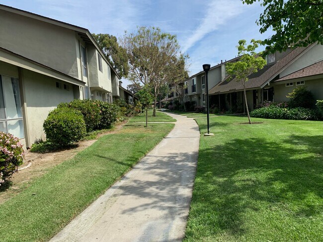 Front landscape - 13864 Dawson St