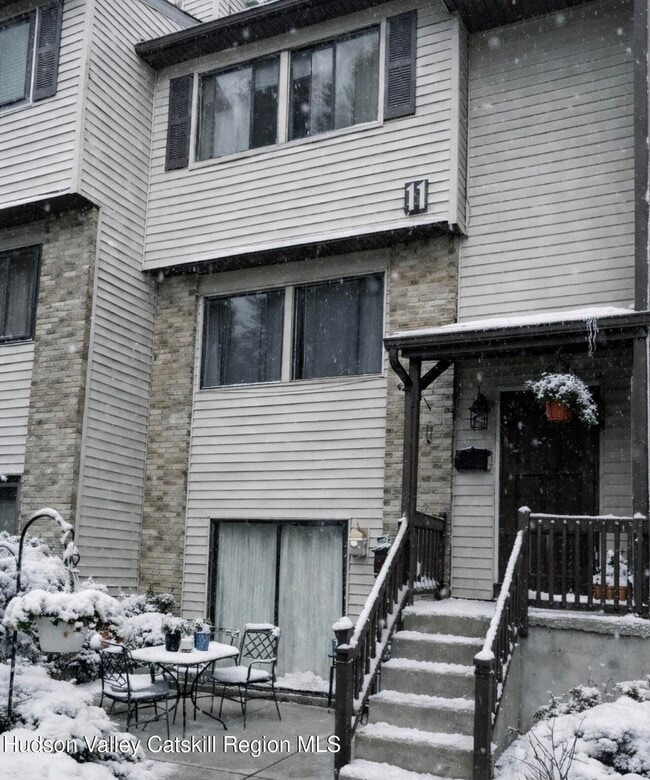 Building Photo - 259 Village Ct