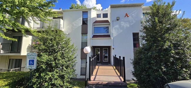 Building Photo - 301 Byberry Rd Unit A1 Rental