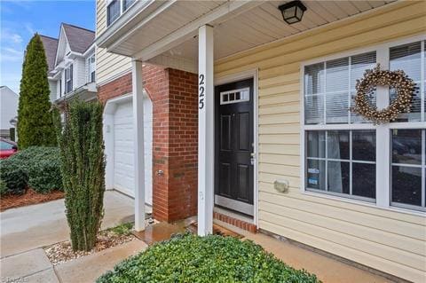 Photo - 225 Blue Robin Way