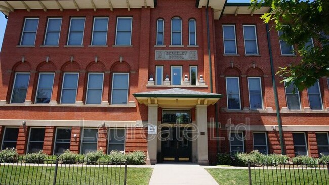 Photo - 5025 Lowell Blvd Unidad #1 Rental