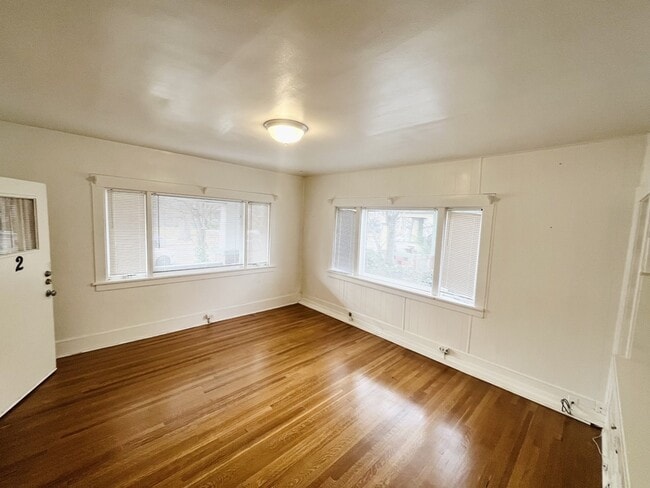 Photo - 925 Wilson Ave S