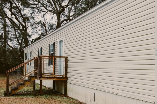 Building Photo - 1421 Cody Rd N