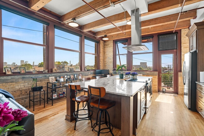 Photo - 215 W Maple St