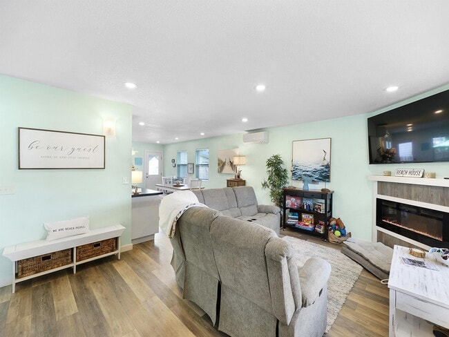 Photo - 145 N Dolphin St