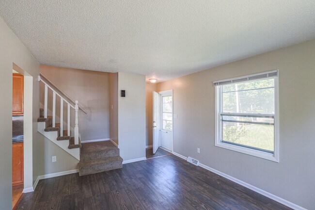 Photo - 156 Sluyter St SE Unit 156