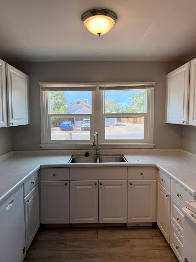 Photo - 4BED Near CMU Campus!!!!!!