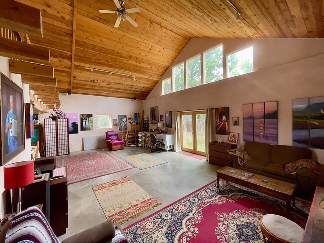Studio Interior - 223 A Victor Ct