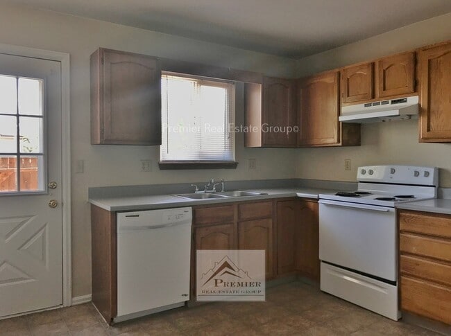 Photo - 513 Comanche Village Dr
