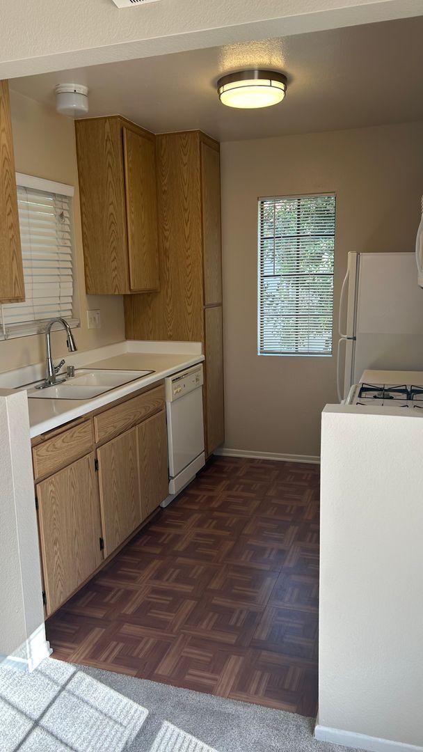 Building Photo - Cozy 1 Bedroom 1 Bath Condo Unit 224