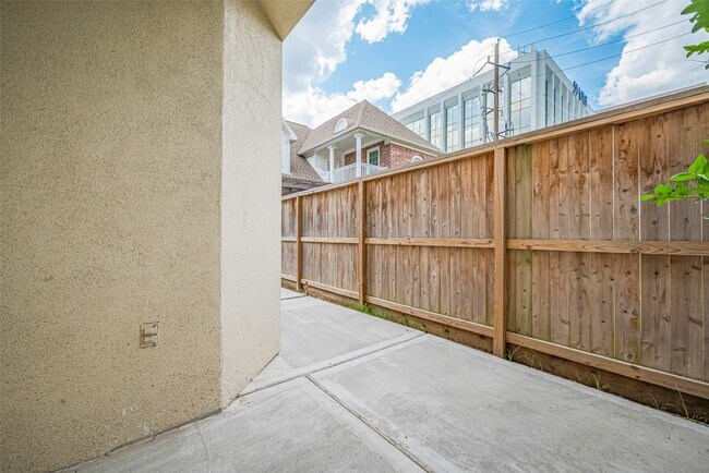 5302 Fayette St