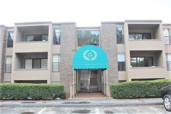 Building Photo - 32 Shrewsbury Green Dr Unit J