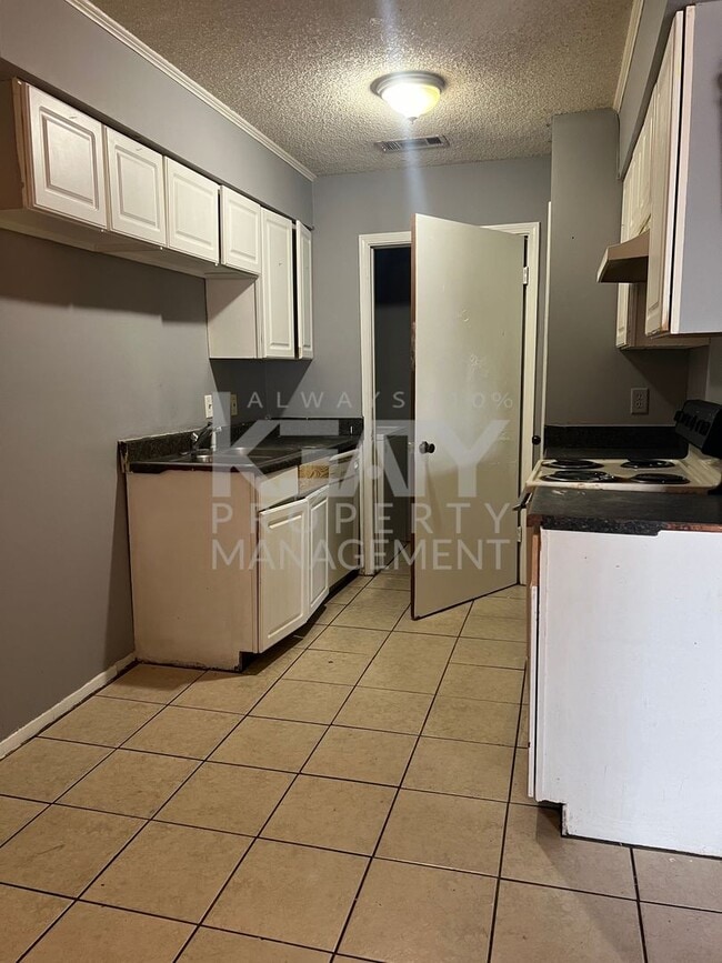 Photo - 109 Meudon St Unit D